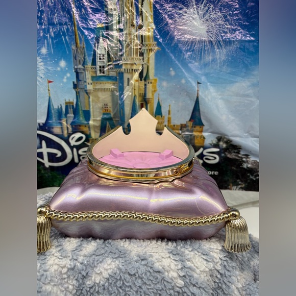 Disney Princess BBW Aurora Crown Pillow Cushion Pedestal 3-Wick Candle Holder - Picture 6 of 7